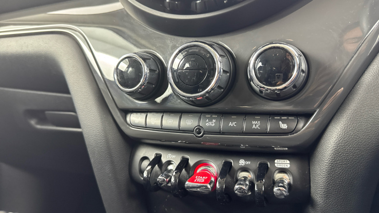 MINI Countryman 1.5 Cooper 5dr [Chili/Media Pack XL] Petrol Hatchback